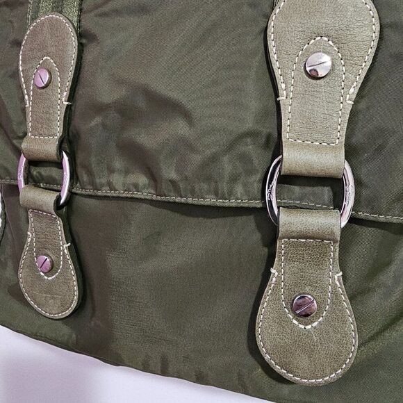 EUC LIKE NEW AUTHENTIC LONGCHAMP GREEN NYLON CROSSBODY BAG MEDIUM - Picture 7 of 16